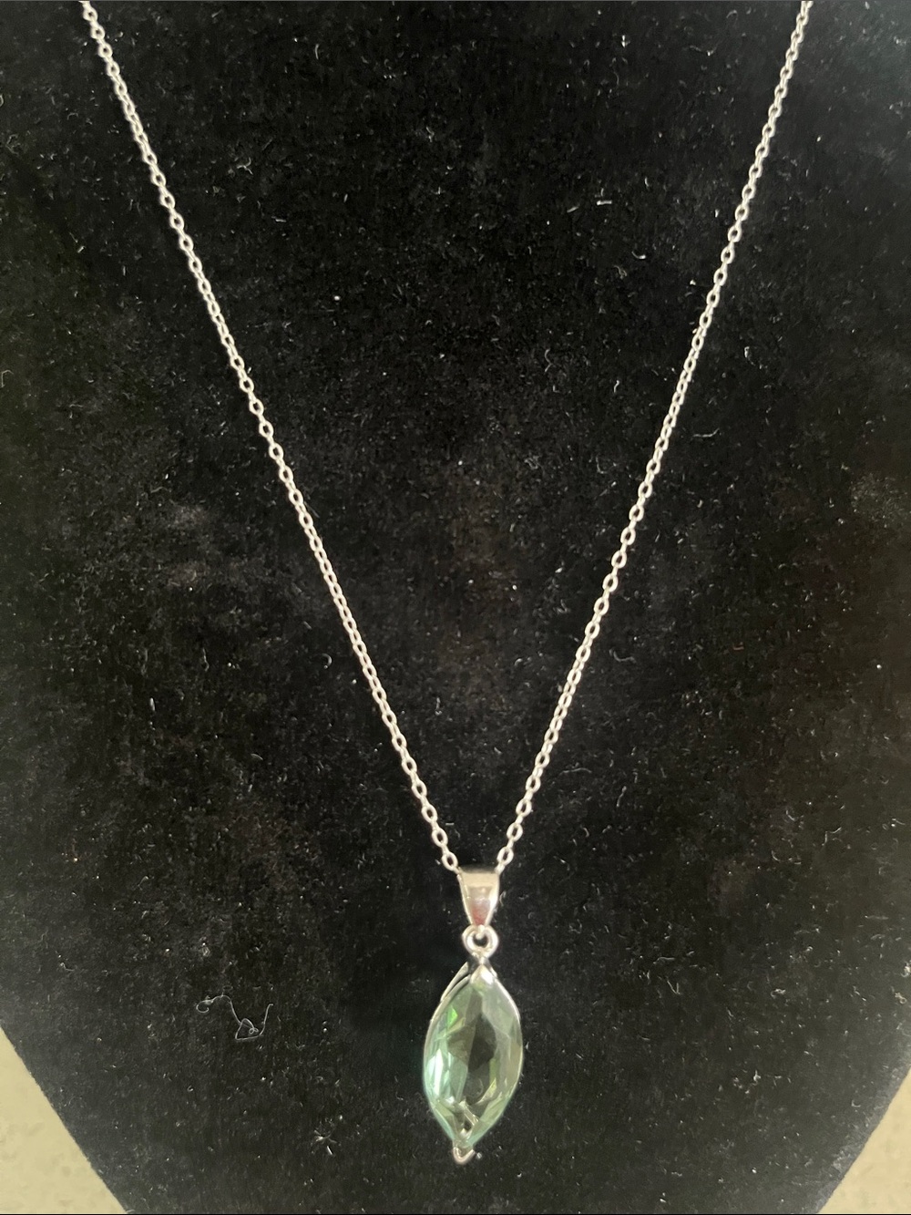 Sterling Silver Green Teardrop Pendant Necklace 925